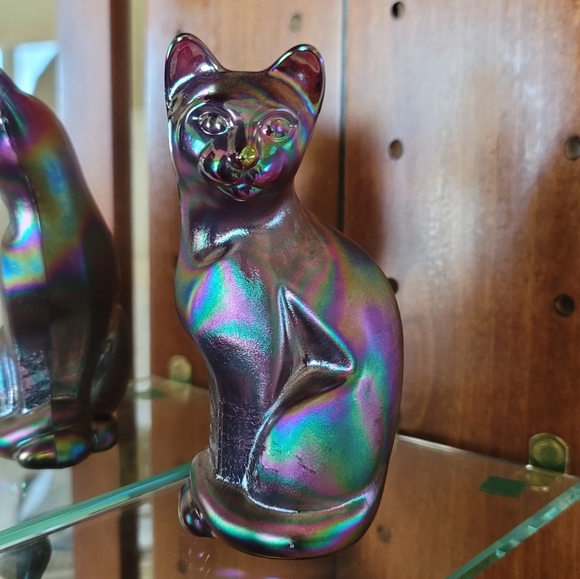 FENTON Art Glass Iridescent Blue Purple Cat Figurine w Box - Picture 3 of 15